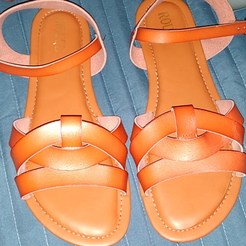Rouge sandals